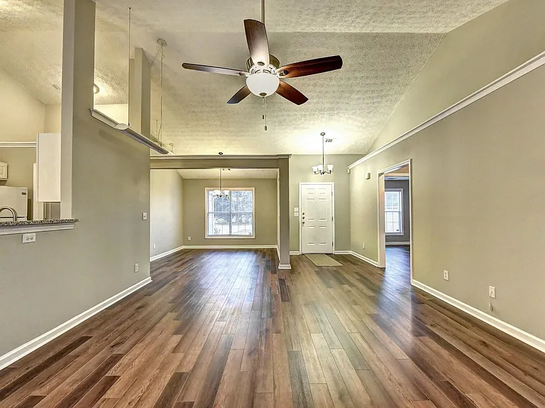 2010 Laurel Pointe Ln — Photo 8