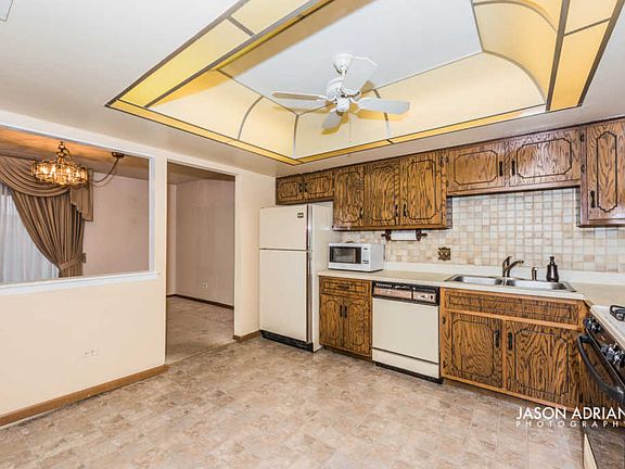 3rd image of 15701 Foxbend Ct APT 1S