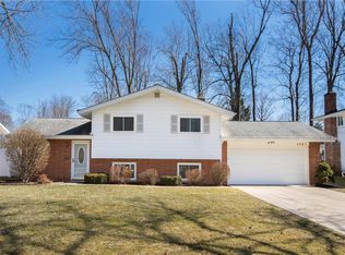 4987 Hampton Dr, North Olmsted, OH