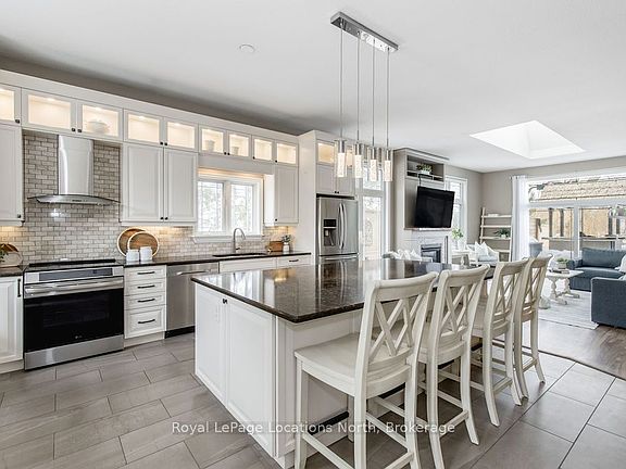 5th image of 1094 River Rd W