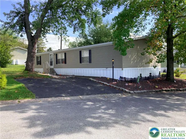 92 Leisure Ln, Northampton, PA 18067