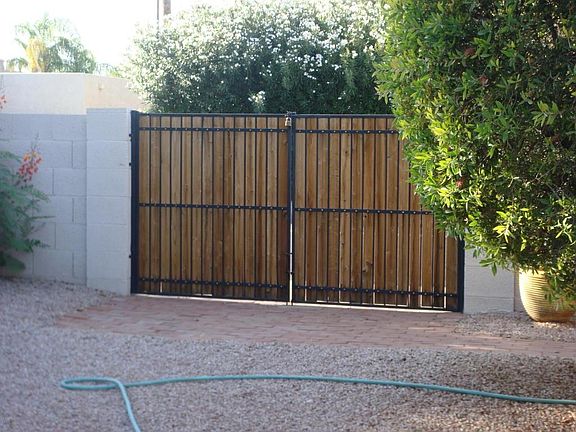 2nd image of 7526 N Via Del Paraiso