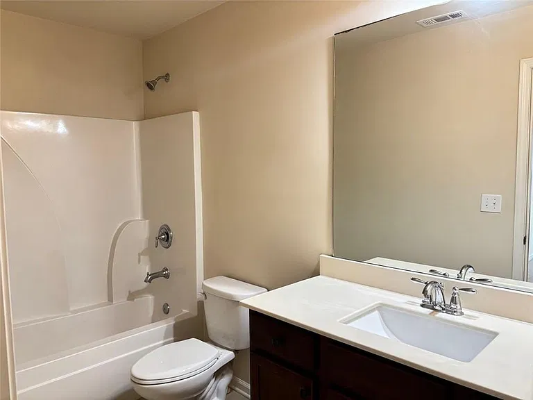 1012 Haley Woods Ct — Photo 16