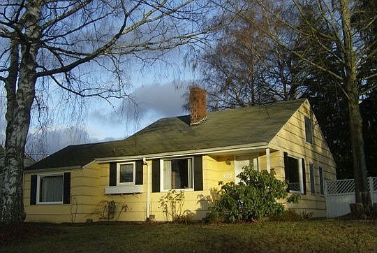 16744 5th Ave NE front