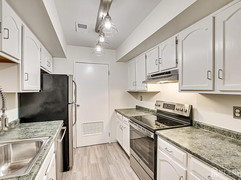 30 Prospect St #2 — Photo 13