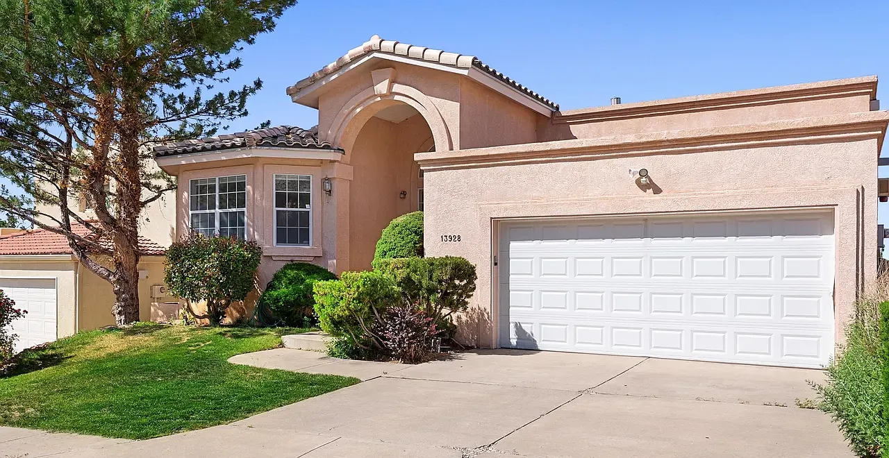 4 bed, 2.5 bath, 3269 sqft, $3,600 — Photo 1