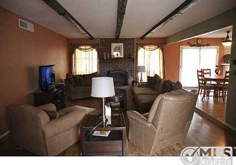 3rd image of 1421 Dale Douglas Dr
