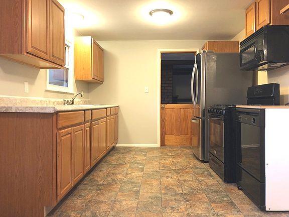 4th image of 22 Dennison Dr