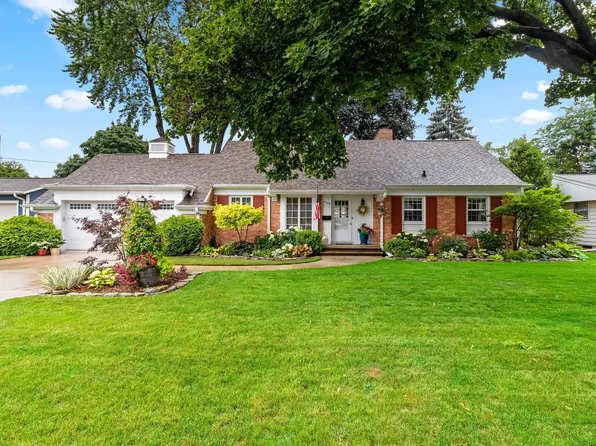1049 Kalfahs St, Neenah, WI 54956