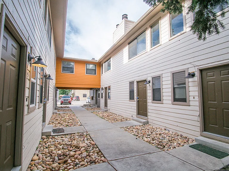 2238 Canyon #2 Exterior