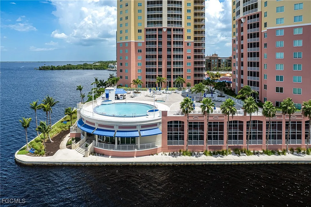 1 bed, 1.5 bath, 885 sqft, $3,200 — Photo 3