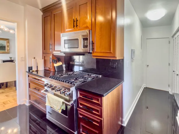 166 East 63rd Street image 6 of 25