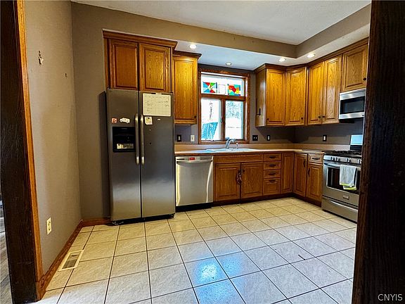 5th image of 130 Woodlawn Ave
