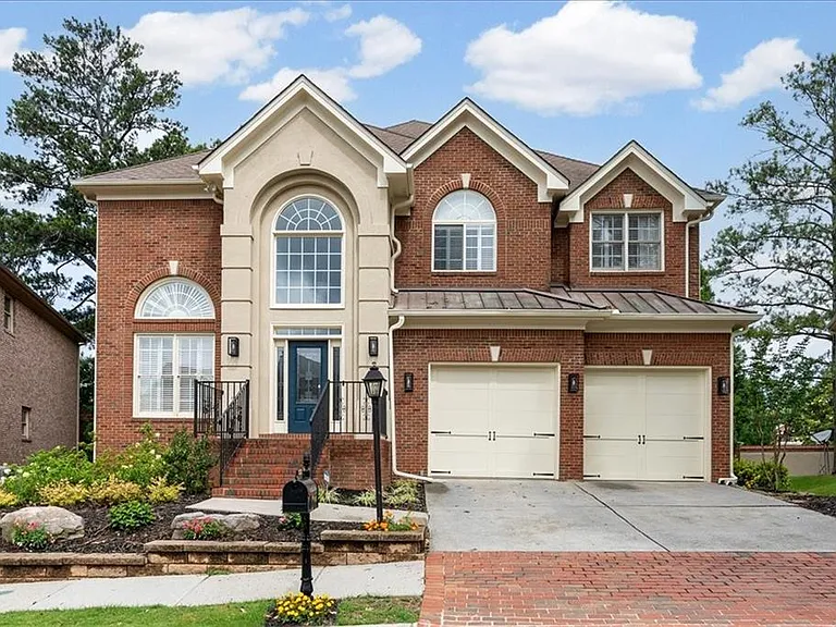 350 Wembley Cir — Photo 1