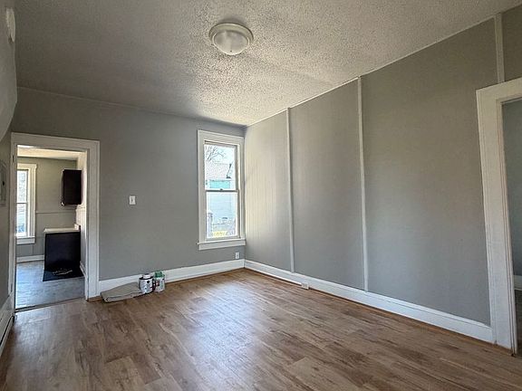 4th image of 907 Forest St APT 1