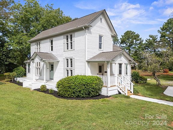 3rd image of 2400 Redbud Dr