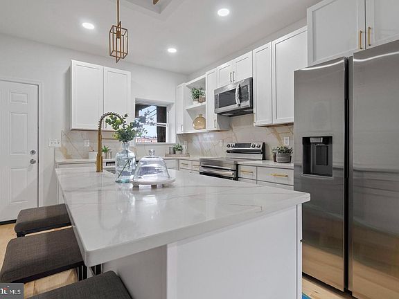 5th image of 1049 N Milton Ave