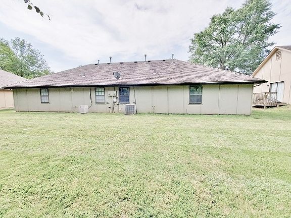 3rd image of 3265-67 NW Mill Dr