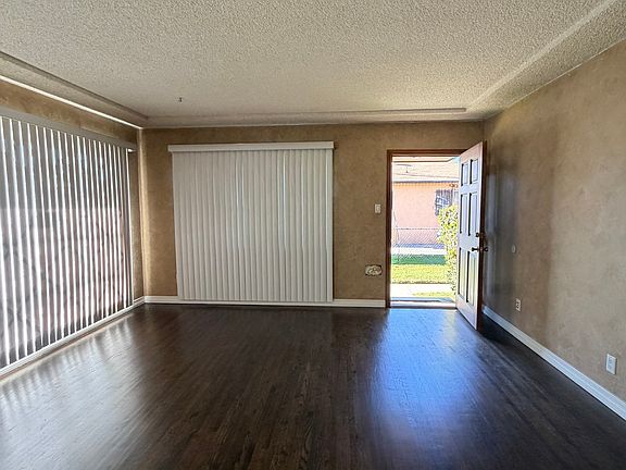 3rd image of 3175 Poplar Dr #3175