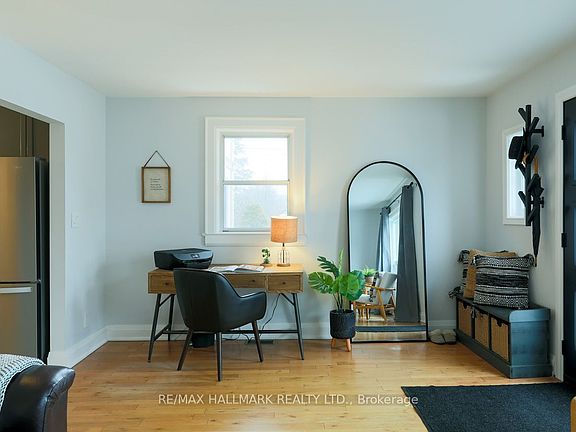 5th image of 28 Lynn Rd