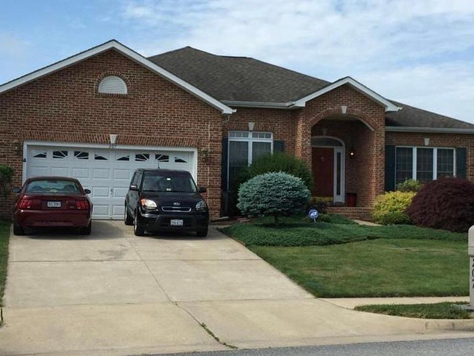 1st image of 207 Wayfaring Dr