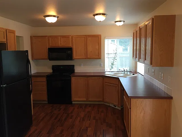 3 bed, 2.5 bath, 1723 sqft, $3,035 — Photo 2