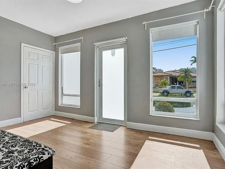 9040 Carlyle Ave — Photo 6