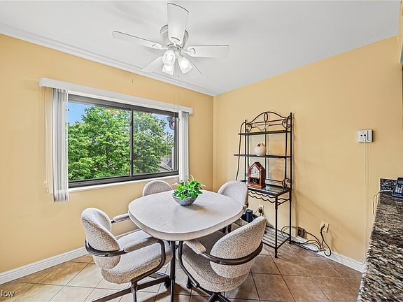 4th image of 160 Fox Hollow Dr APT 504-B