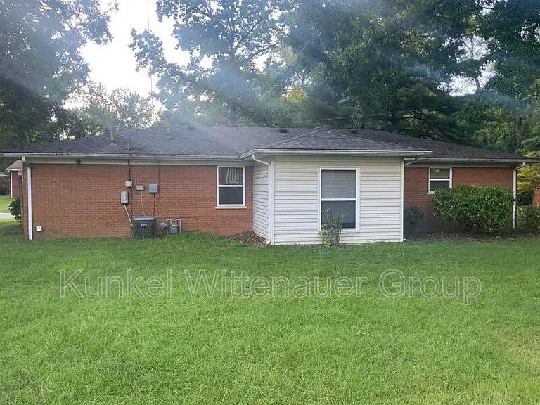 700 Saint Mary Dr — Photo 2