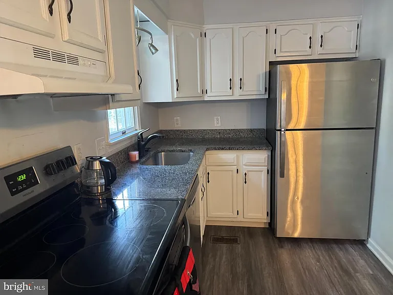 100 Cypress Dr — Photo 10