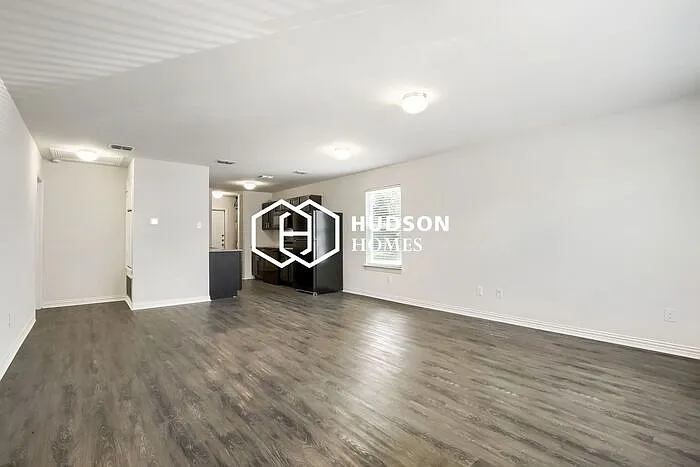 408 Jonathan St — Photo 4