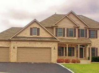 949 Black Walnut Dr, Sugar Grove, IL 60554