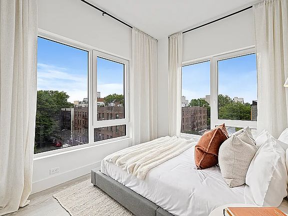 4th image of 1351 Brooklyn Ave #3I