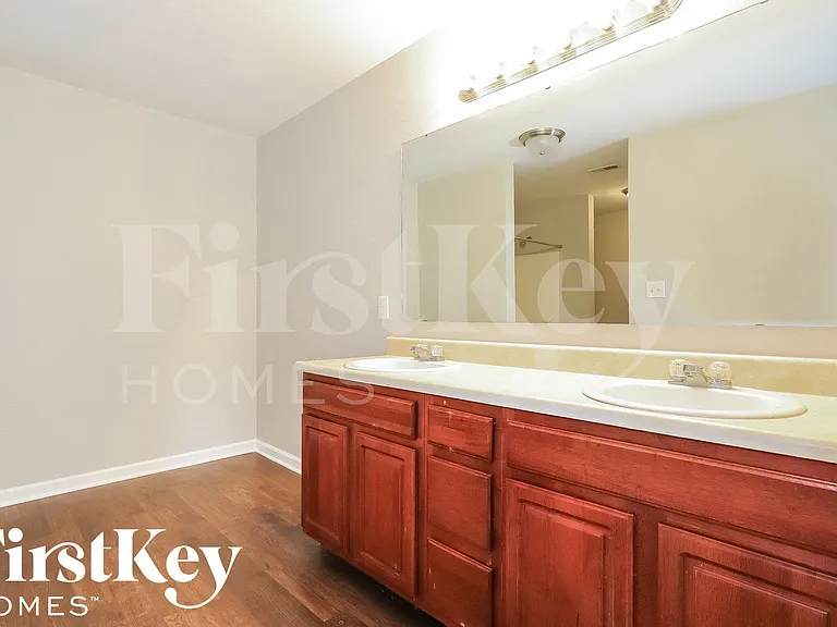 1391 Bearsden Dr — Photo 8