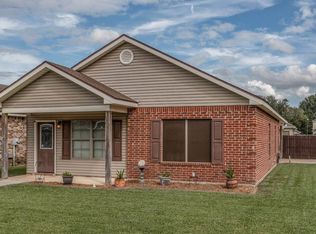 211 Bottle Brush Ln, Carencro, LA 70520