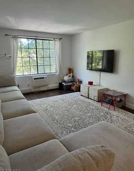 909 Thoreau Ct — Photo 6