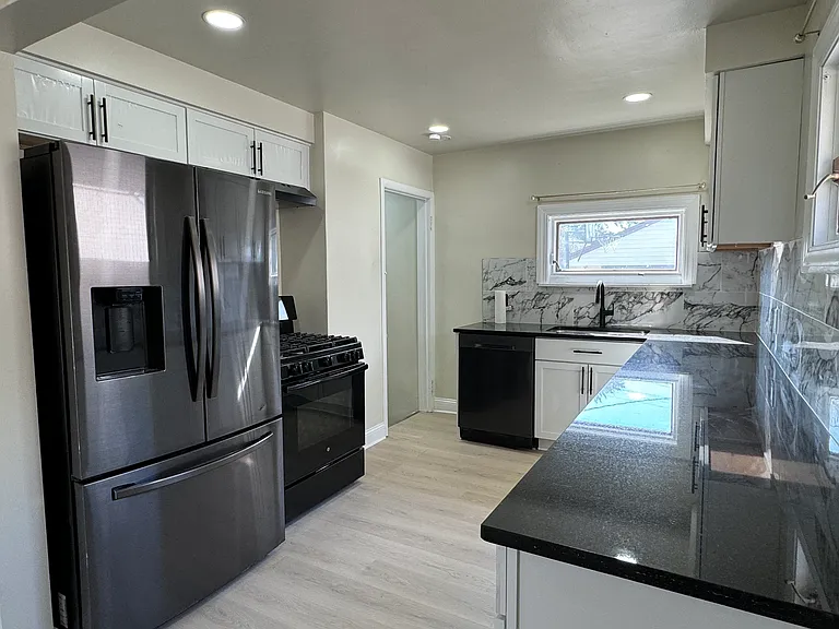 9914 Fox Ave — Photo 8