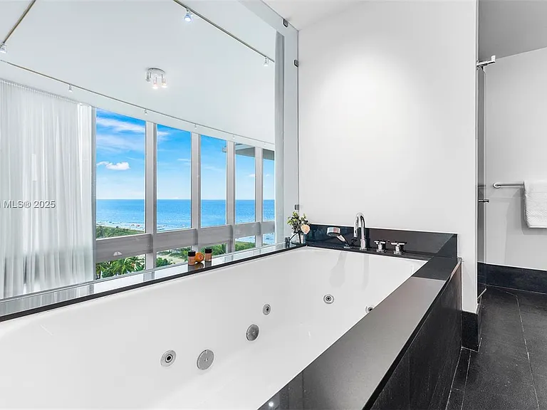 101 20th St #Townhouse B — Photo 5