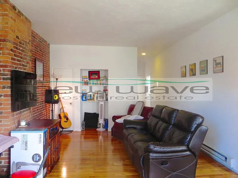 2 bed, 700 sqft, $3,700 — Photo 3