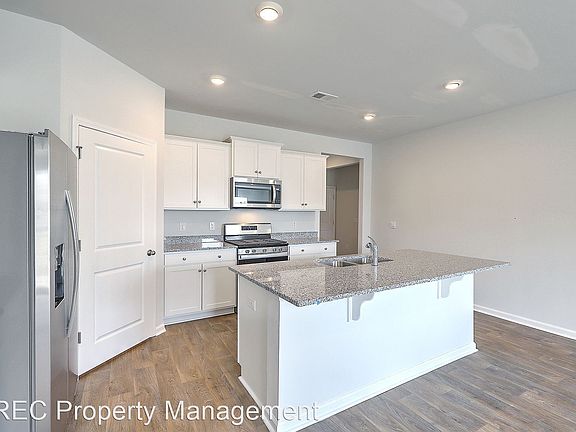 3rd image of 500 Ybilwood Ln