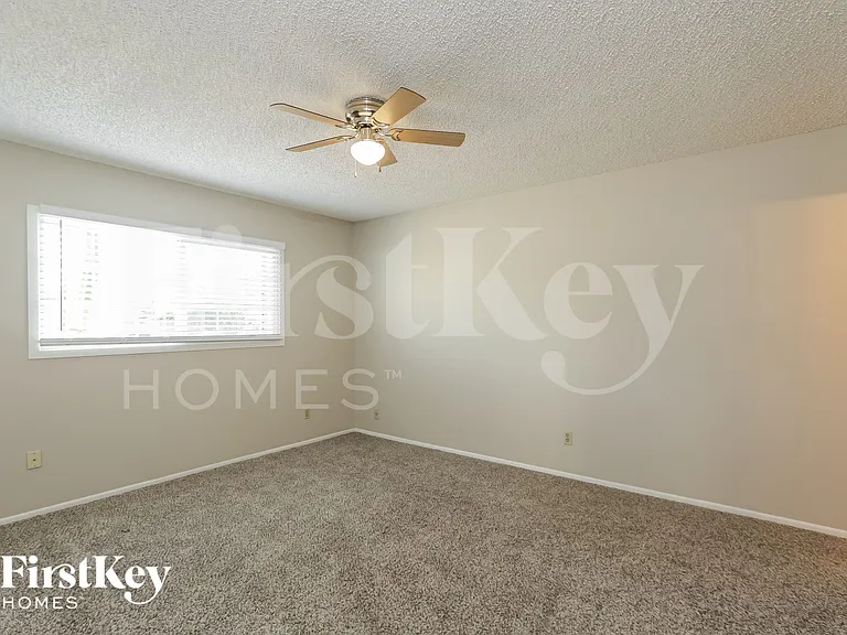 614 E Greenway Dr — Photo 10