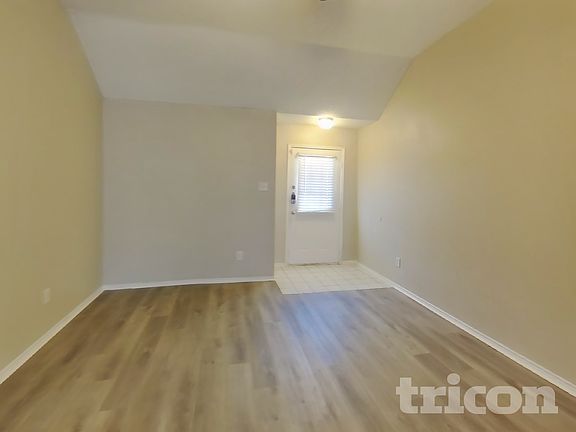 4th image of 409 Roan Ln