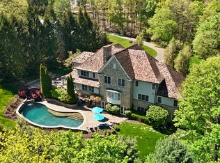 8 Chieftans Rd, Greenwich, CT 06831