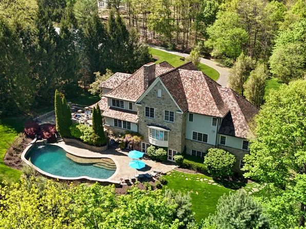 8 Chieftans Rd, Greenwich, CT 06831