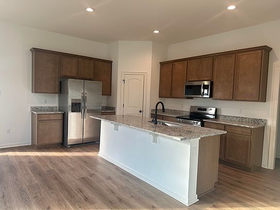 3rd image of 131 Headland Dr