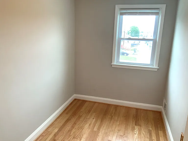 2125 Hawthorne Rd — Photo 10