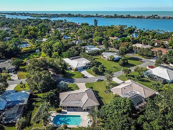 5th image of 304 Cavallini Dr