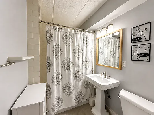 Bathroom, photo 1