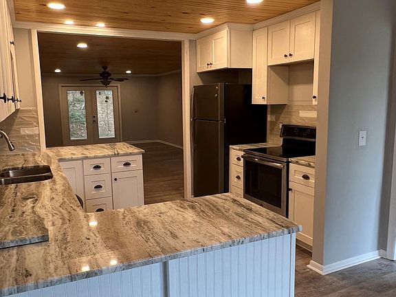 5th image of 42 Garden Villa Dr
