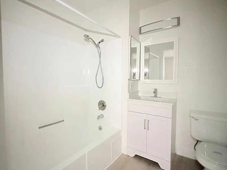 Classic and Modern 715 S Oxford Avenue Apartments! — Photo 4